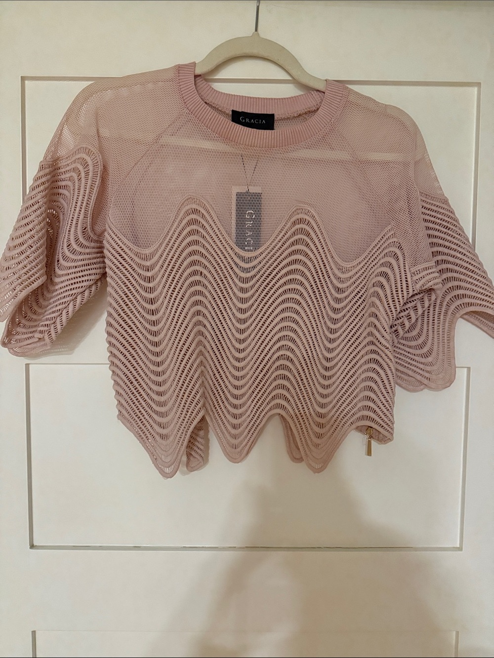 Gracia Women's Pink Wave Knit Mesh Crop Top